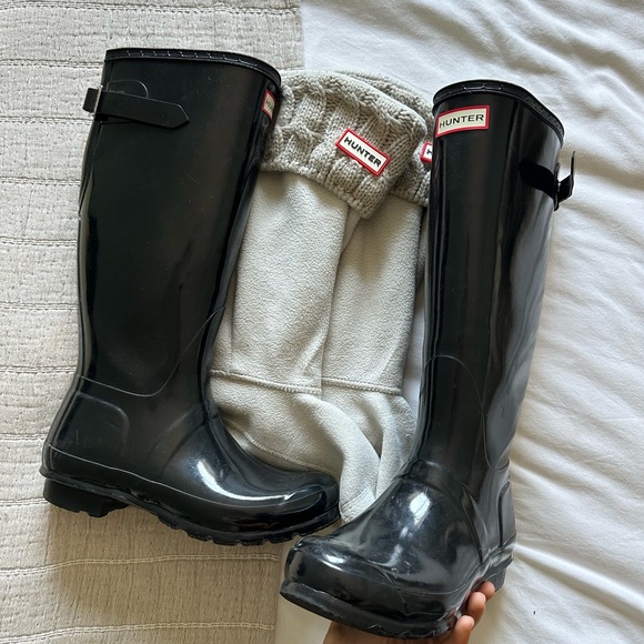 Hunter Shoes - Black Glossy Hunter Boots with Grey Socks - Size 7